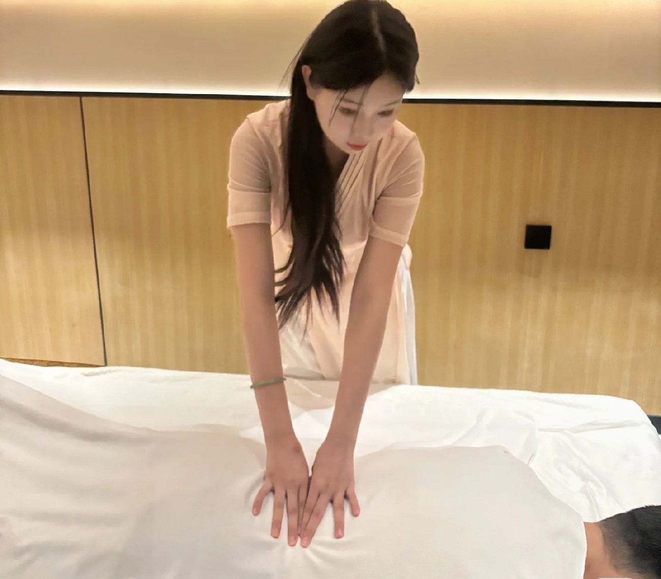 中老年人的桑拿养生之道：增强体质与延缓衰老